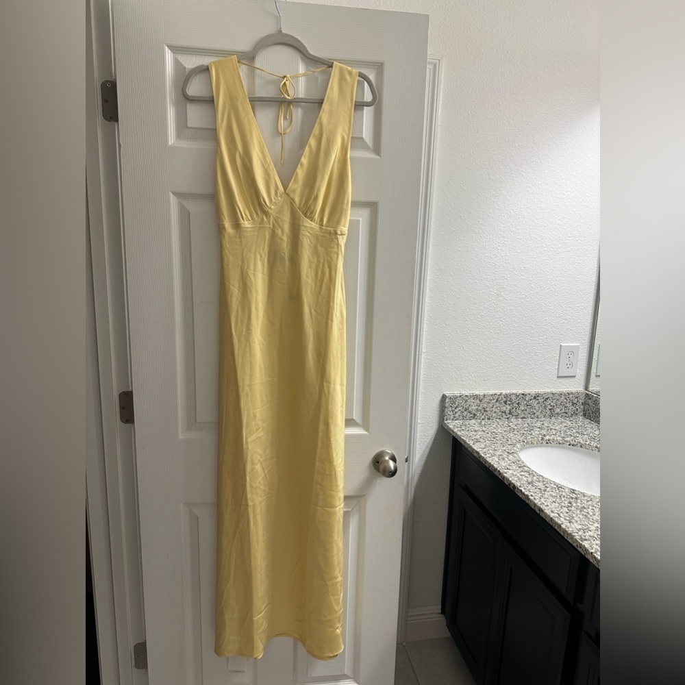 NWT yellow abercrombie and fitch backless dress